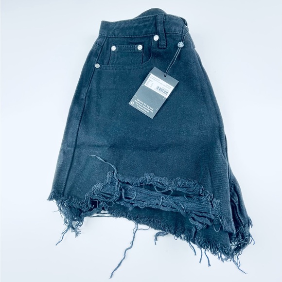 EXTREME RIP HEM HIGH WAIST SHORTS
BLACK - Picture 4 of 4